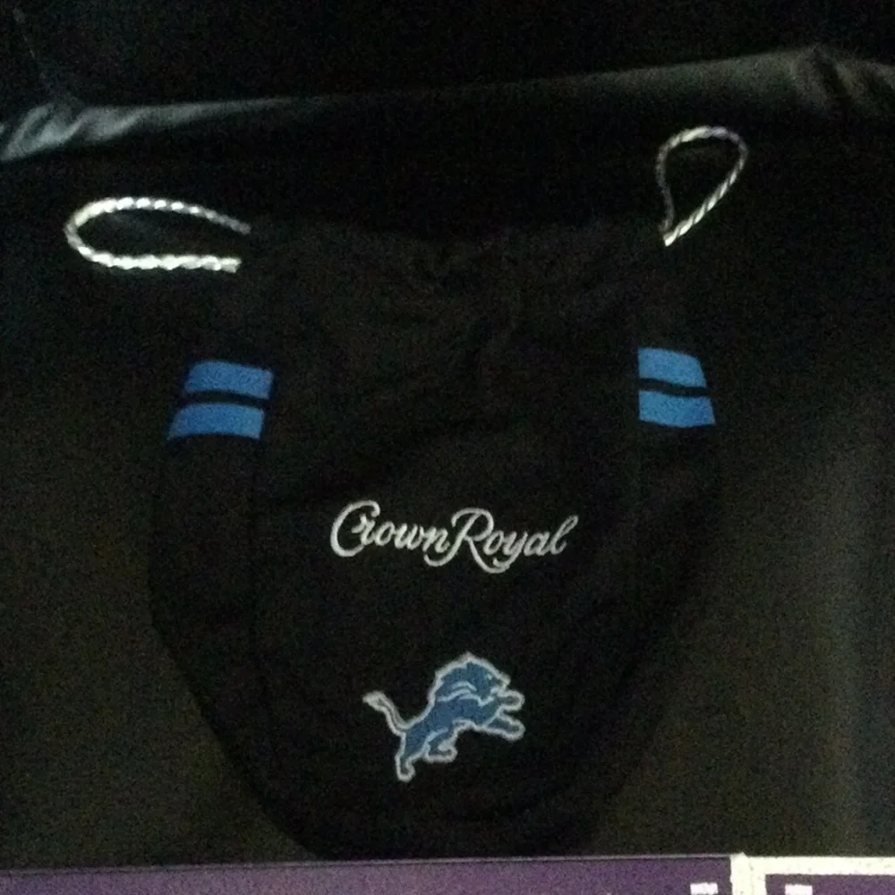 New Crown Royal Regal Apple Lions Bag And Box